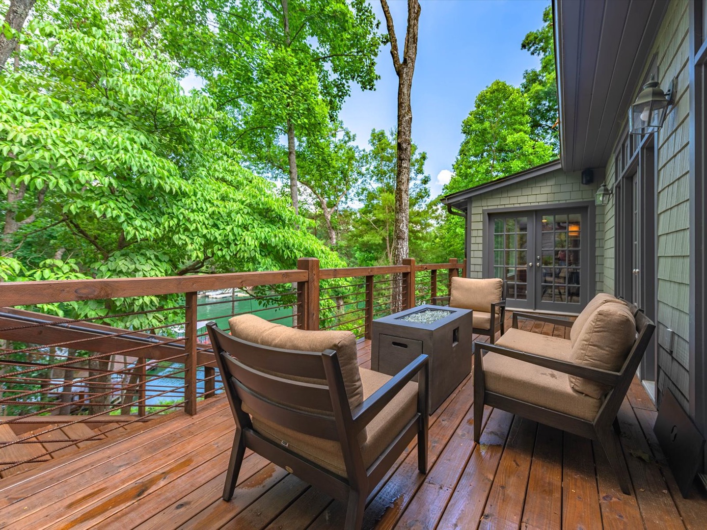 Back Porch Of Vacation Rental Gleesome Inn