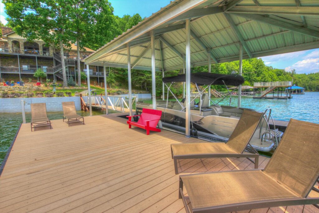 Boar Dock and Boat Of Vacation Rental Lake Chateau