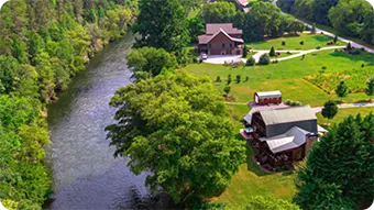 https://www.southerncomfortcabinrentals.com/wp-content/uploads/2023/02/img-river-cabins.webp