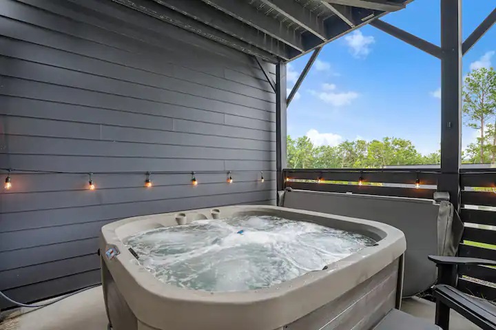 Hot Tub at Vacation Rental Stoney Marina